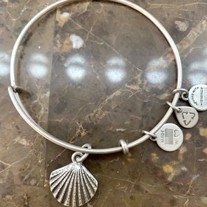 Alex and Ani Seashell Bracelet 🐚🌊🧜‍♀️🌅